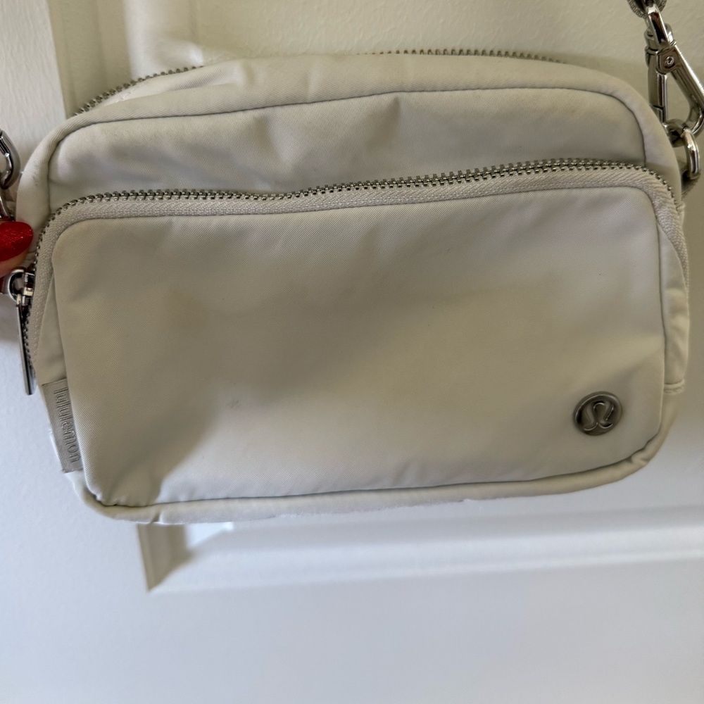 Everywhere Crossbody Bag 2L Metal Hardware